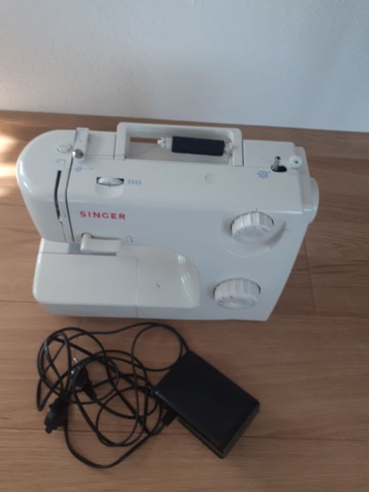 Mașină de cusut Singer