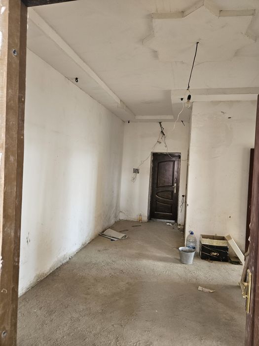 Карши Инфин банк тугрисида 3 этаждан 2 хонали 96 кв Дом сотилади.