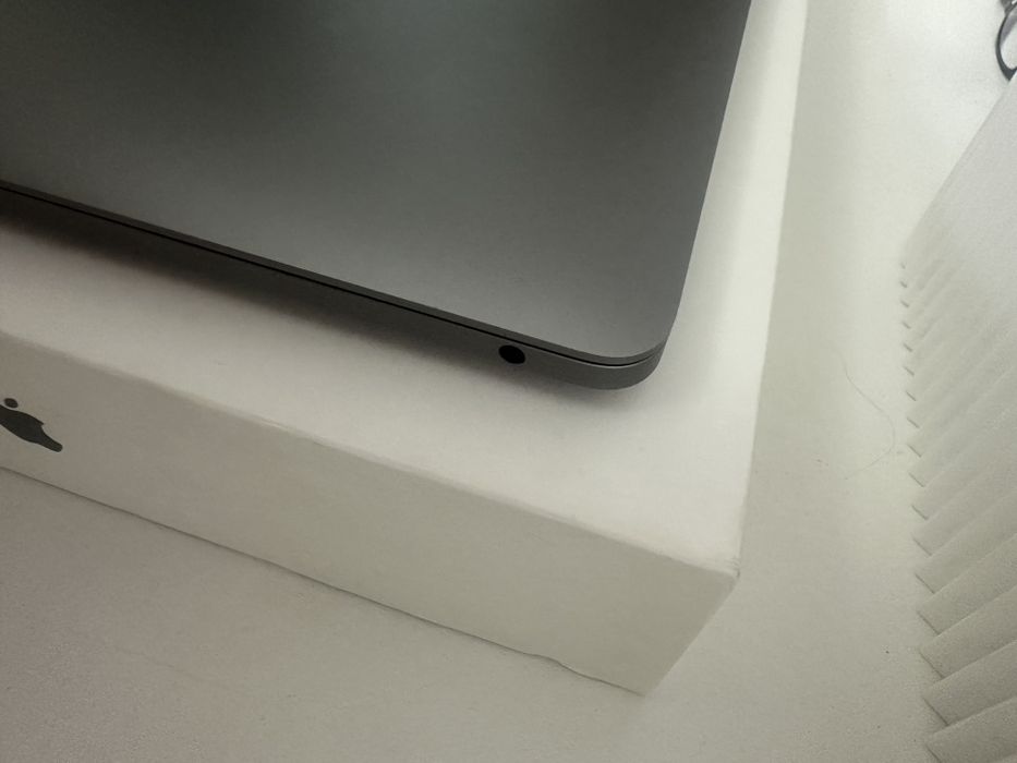 Apple MacBook 13 m2 pro 8/512 touch bar