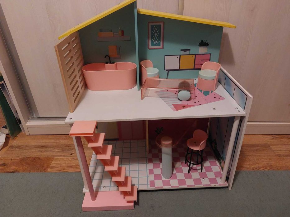 Casuta de papusi din lemn