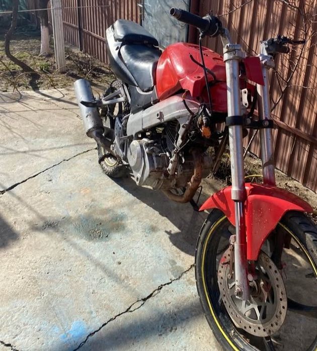 Vând cross de 200 cc