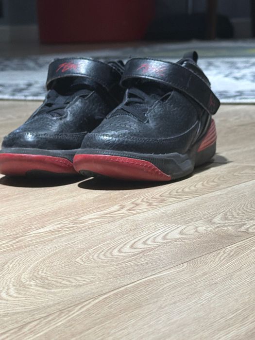 Кроссовки jordan красно черное детские