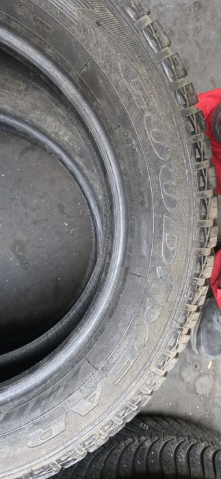 Гуми 2бр 215/60/17 - 1бр  - 25 евро