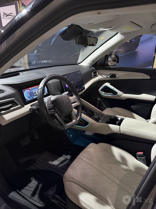 BYD Yuan Upp full pozitsa panorama head upp bor!