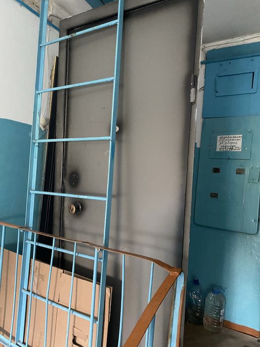 Продам металическую дверь
