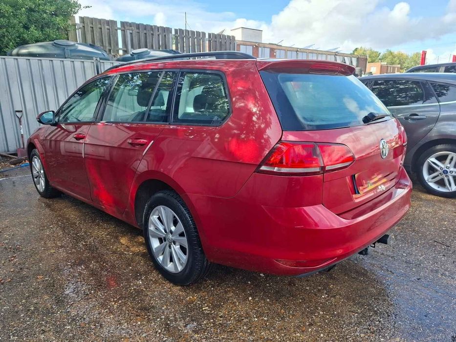 Aripa Spate Dreapta Volkswagen Golf 2014 Break Rosu