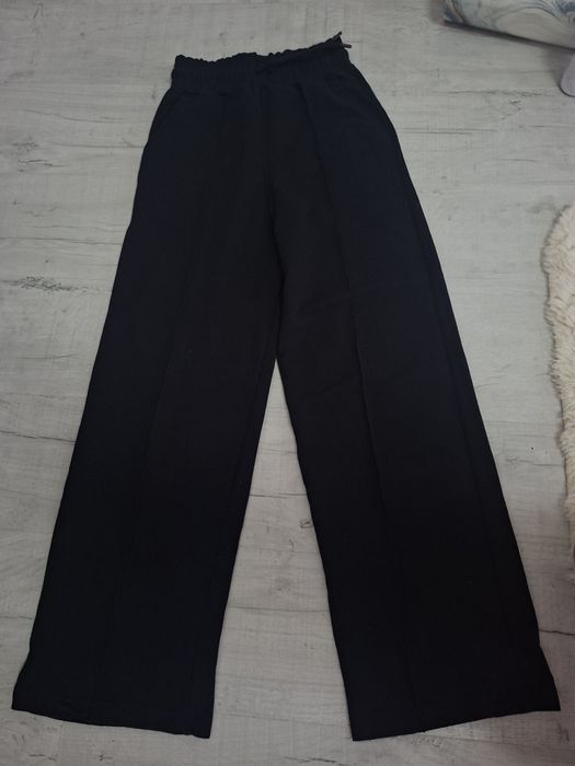 pantaloni evazați