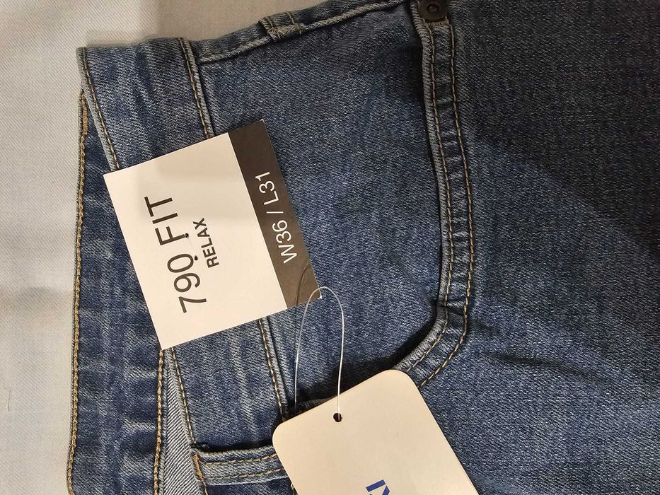 Blugi NOU LC Waikiki