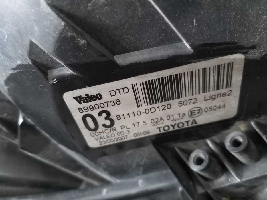 Far stanga toyota yaris p9 89900736 811100d120