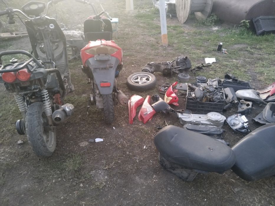 Продам два скутера и запчасти