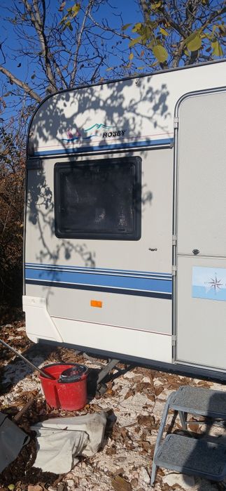 Каравана Хоби 4.3 м,1997 година,перфектна,4 места ,всичко работи
