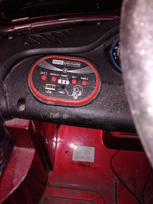 Продам машинку для ребенка.