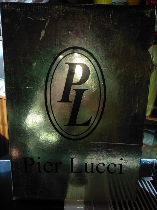 Продавам ботуши.