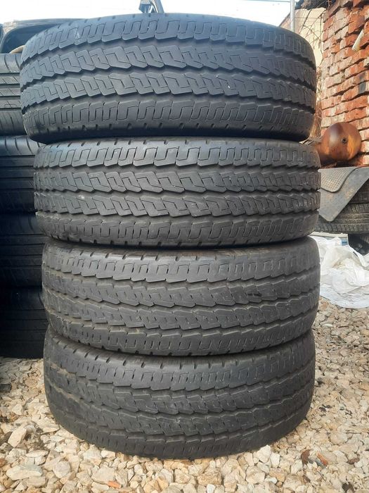 4 Броя Бусови Гуми 225/65/16C Continental 2x8,5mm 2x7,2mm