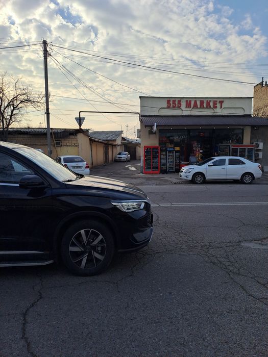 Куча юзасидан 1,6 сотих уй сотилади, тижорат ёки бизнес учун. Олмазор