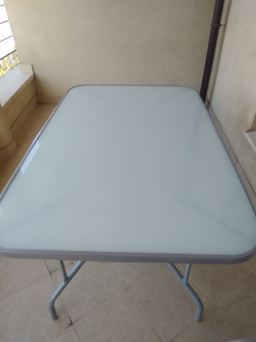 Градинска стъклена маса