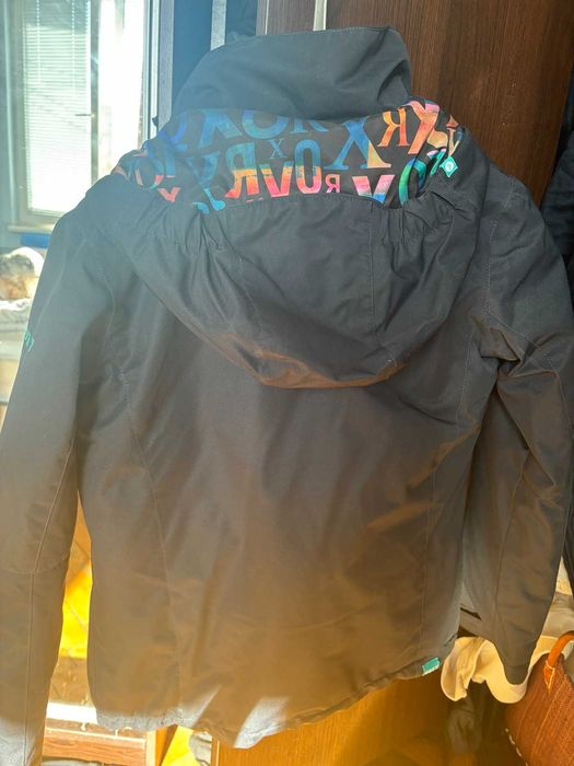 Продавам зимно яке Roxy