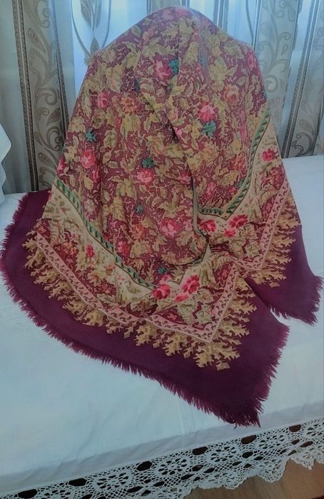 Ковер и покрывала,платок,материал