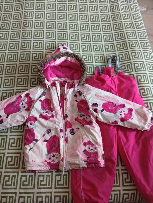 Продам зимний комбинезон для девочек