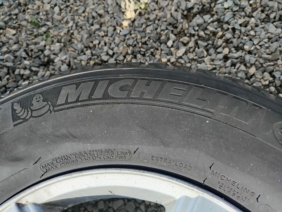 Продам резину в коплекти сдисками