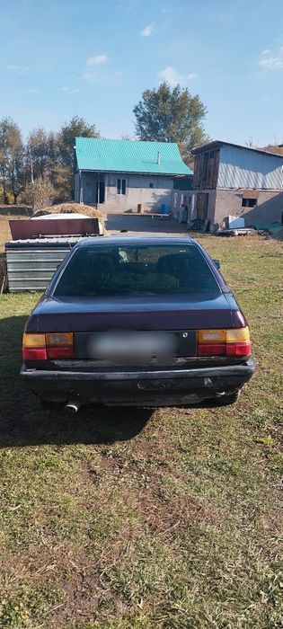 Ауди 100 в хорошем состояние