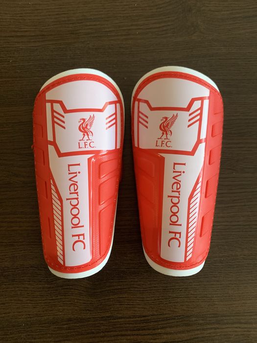 Ливерпул футболни чорапи и кори NB