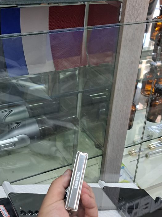 Samsung Z Flip5 xotirasi 8/256 Gb