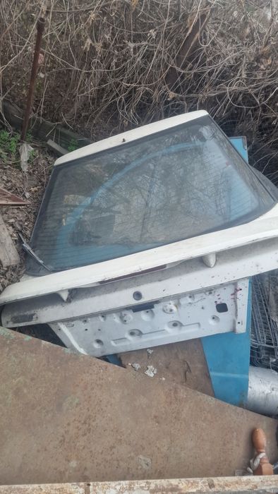 Мазда 626 зад багажник