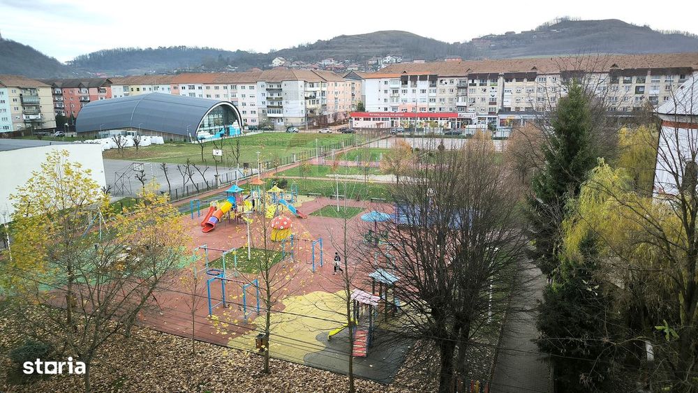 Apartament 3 camere decomandate – zonă excelentă, cartier Vitrometan