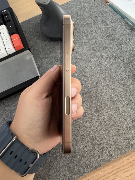 Apple iPhone 16 Pro 256 ГБ | Desert Titanium
