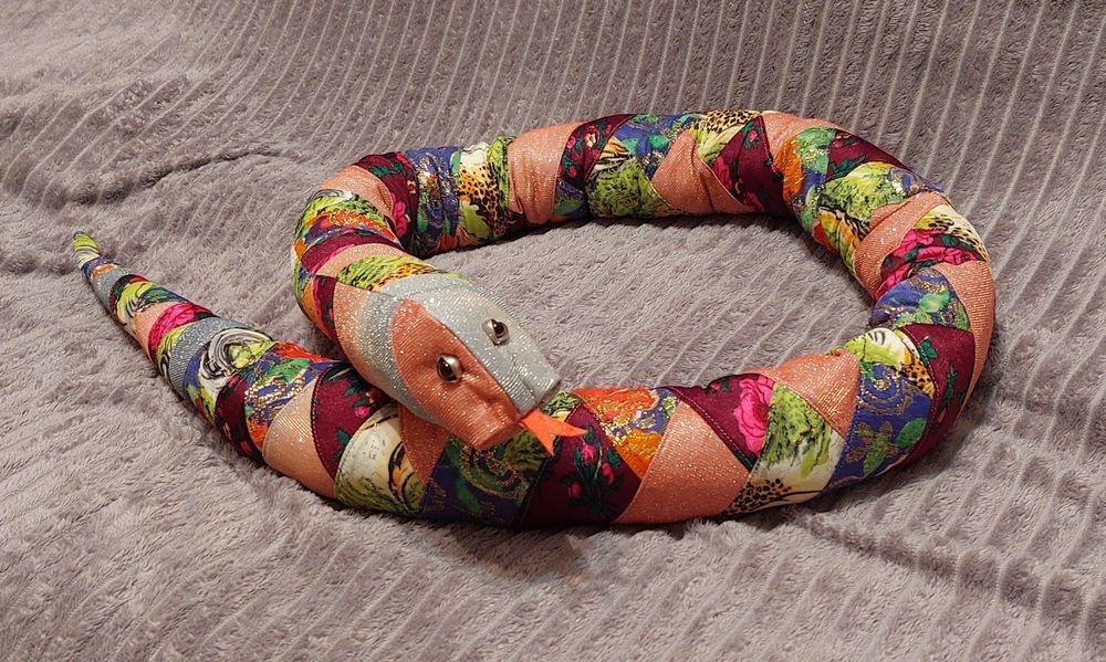 Лоскутная змея в пэчворк стиле