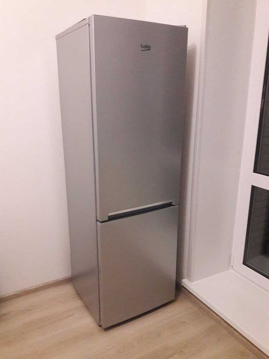 Холодильник как НОВЫЙ почти НЕ пользованный