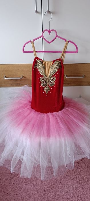 Продавам балетен костюм