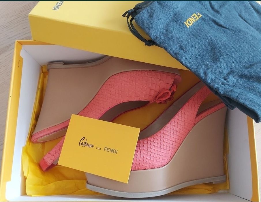 Босоножки Fendi, новые