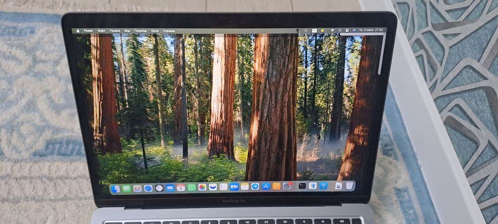 Продам Macbook Air (2020) срочно