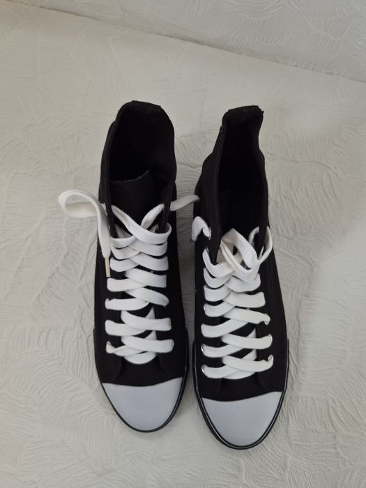 Нови високи кецове платнени унисекс 36-46 – черно-бели и изцяло черни – Converse стил