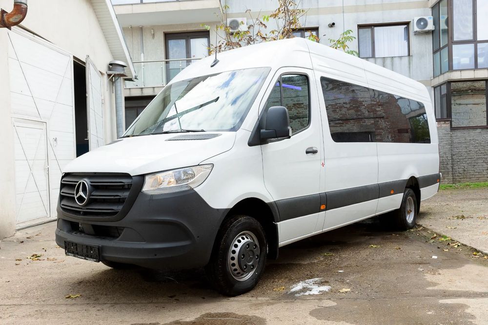 Mercedes-Benz SPRINTER Microbuz Mercedes-Benz Sprinter 517 CDI categoria II, 20+1 locuri