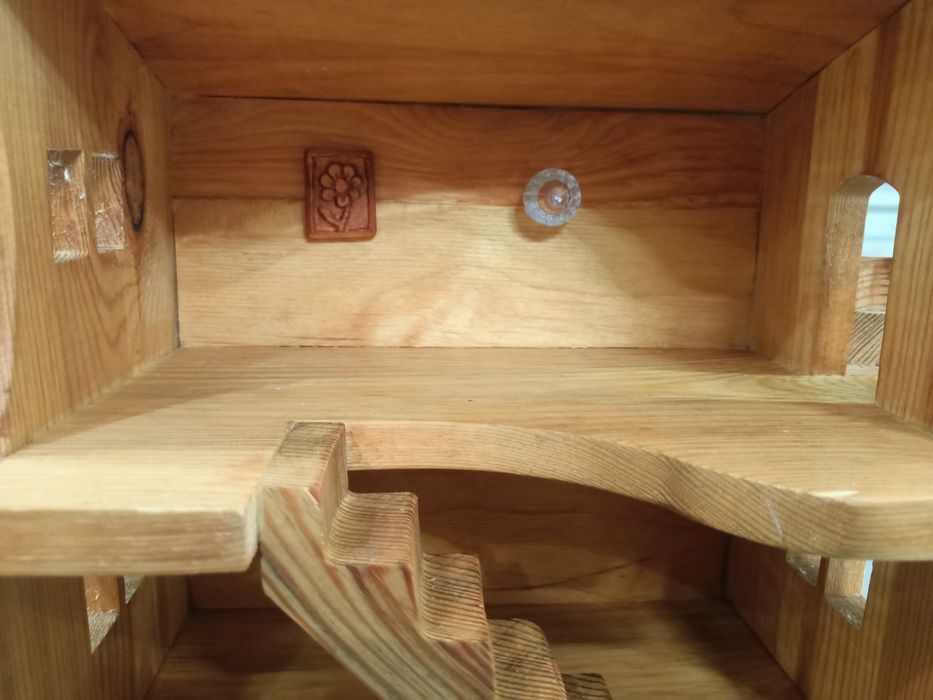 Домик из дерева, ручной работы