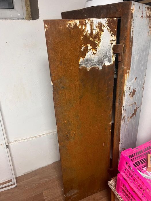 Продам сейф старый