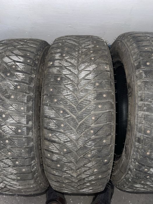 Продам зимние шины на шипах
