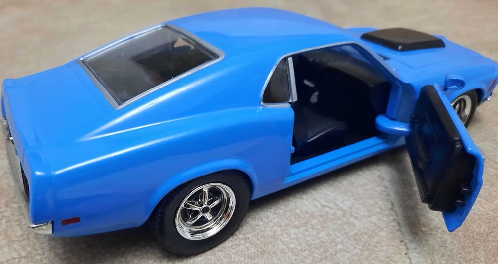 Машинка коллекционная модель