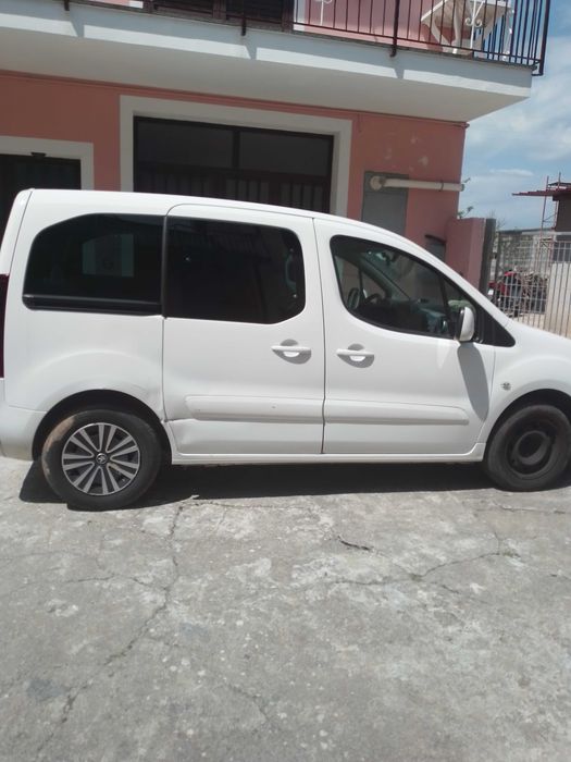 Пежот партнер за части