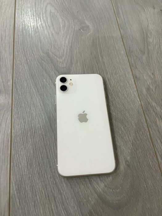 iPhone 11 белый .