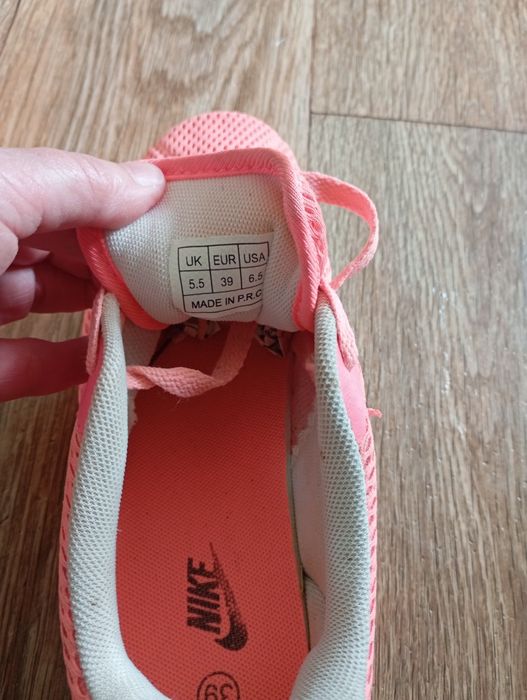 Продаются летние кроссовки