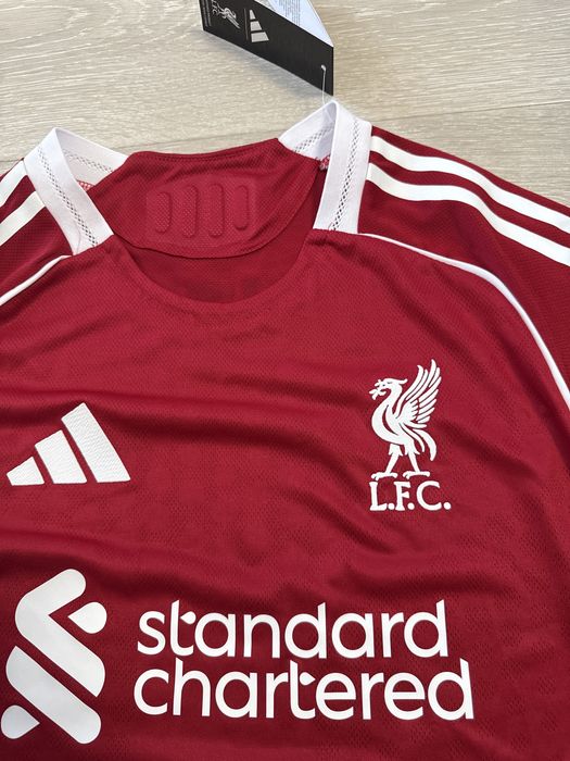 Tricou home kit cu Liverpool 25/26 player version