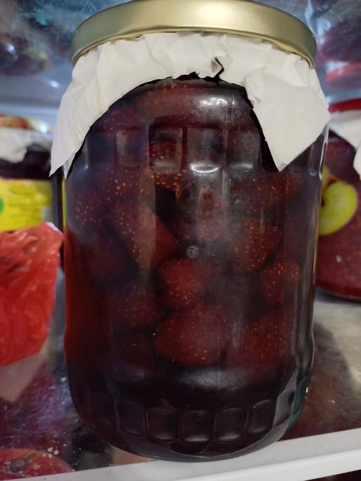 Варенье. Малиновое. Клубничное.