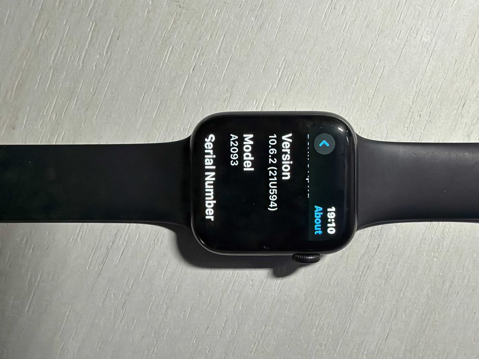 Apple Watch Series 5 (44mm) Space Gray + Pachet 6 Curele!