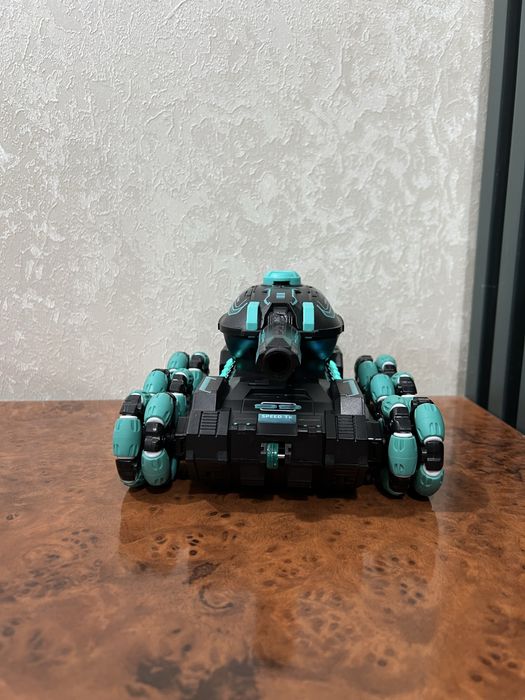 oʻyinchoq tank pultli moshina