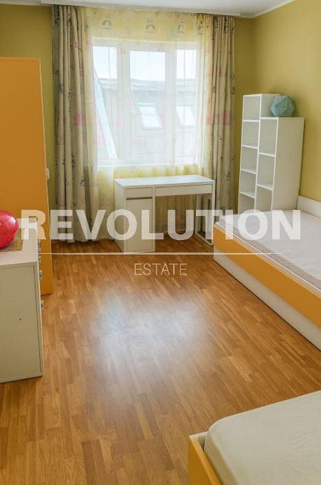 Дава се под наем Тристаен апартамент в Варна, Колхозен пазар - 90 кв.м за 575 € - Снимка #2