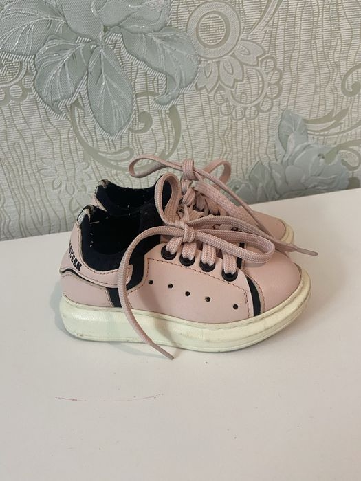 Кросовки на девочку  22 размера